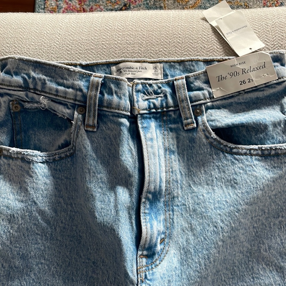 Abercrombie 90s relaxed jean - 26 short - brand new never worn
